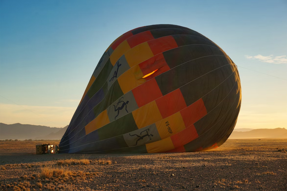 Luftballon der ligger på jorden